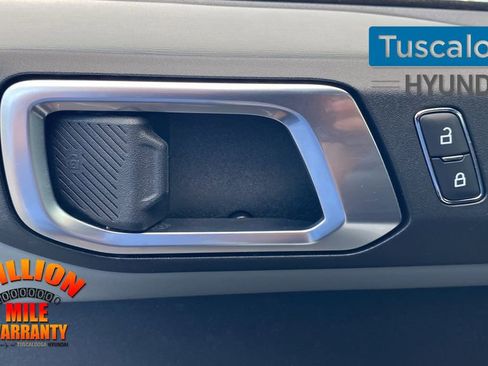 Used 2023 Ford Bronco Badlands image 14