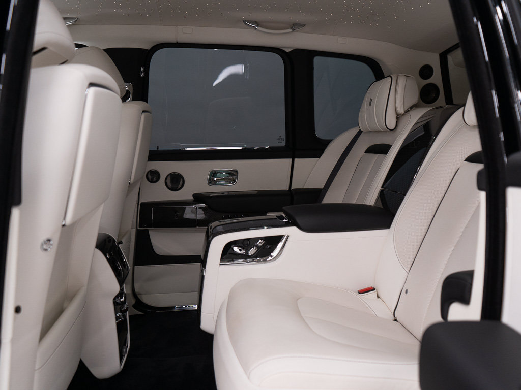 Certified 2022 Rolls-Royce Cullinan Black Badge w/ Dark Exterior Package AWD/4WD image 26