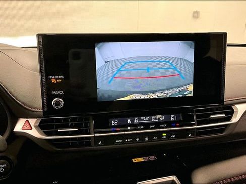 Used 2025 Toyota Sienna XSE FWD image 30