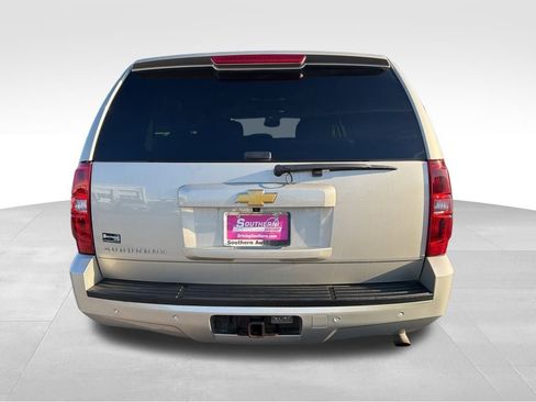 Used 2013 Chevrolet Suburban 2500 LT image 4