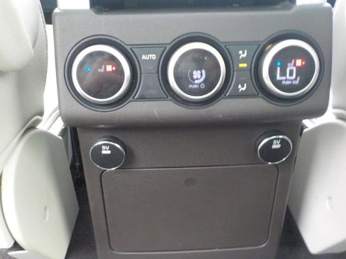 Used 2017 Land Rover Discovery HSE image 33