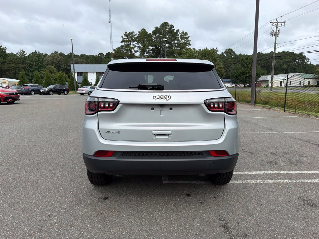 Used 2024 Jeep Compass Sport AWD/4WD image 6