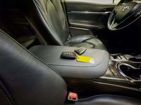 Used 2020 Toyota Camry XSE image 39