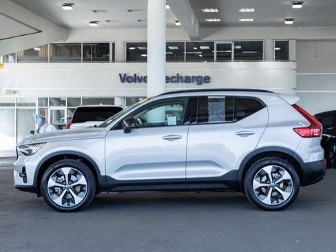 New 2025 Volvo XC40 B5 Plus AWD/4WD image 22