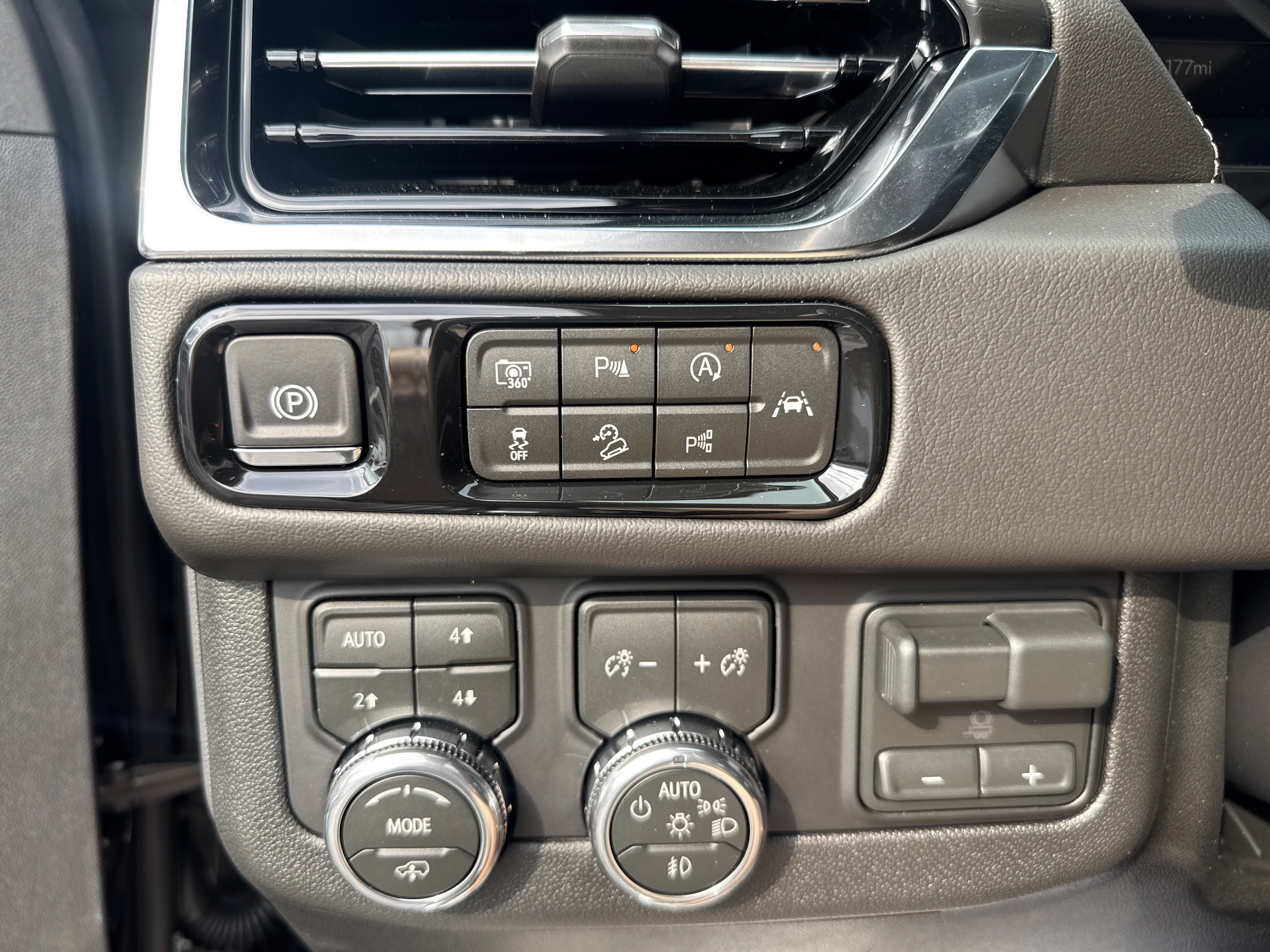 New 2026 GMC Yukon Denali w/ Denali Reserve Package AWD/4WD image 34