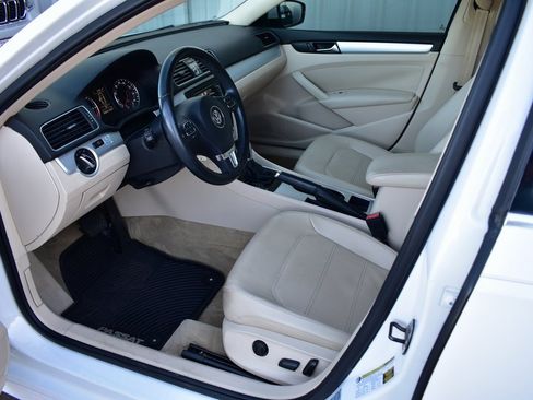 Used 2013 Volkswagen Passat TDI SE image 16