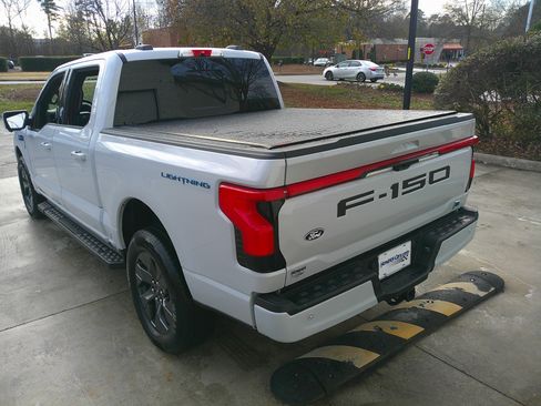 Used 2025 Ford F150 Lightning Lariat image 11