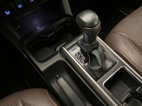 Used 2016 Toyota Tacoma Limited w/ Towing Package image 27