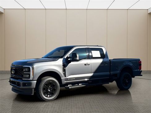 Used 2025 Ford F250 XLT w/ Black Appearance Package image 1