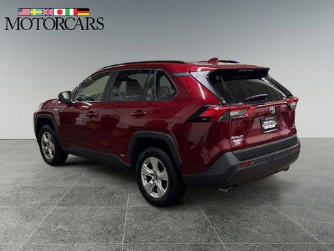 Used 2019 Toyota RAV4 LE w/ Carpet Mat Package image 5