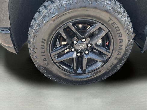 Used 2022 Chevrolet Silverado 1500 LT Trail Boss w/ LT Trail Boss Premium Package AWD/4WD image 7
