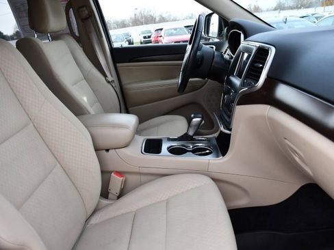 Used 2018 Jeep Grand Cherokee Laredo image 30