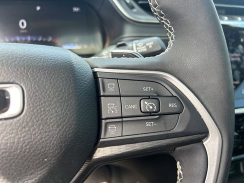 Used 2024 Jeep Grand Cherokee Altitude image 15