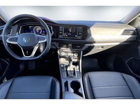 Used 2023 Volkswagen Jetta SE image 7