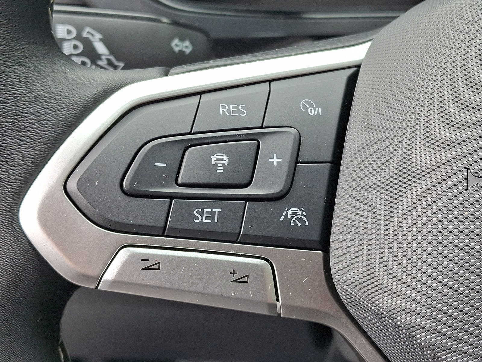 Used 2024 Volkswagen Taos SEL AWD/4WD image 23