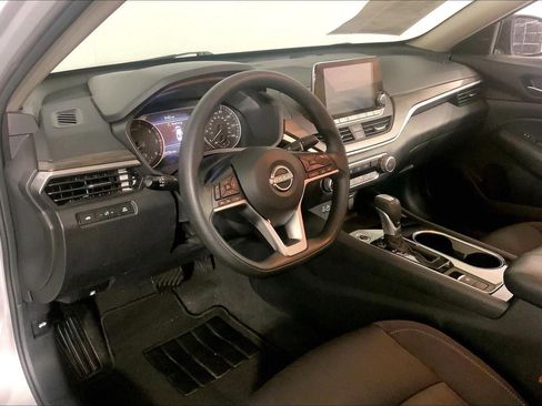 Used 2024 Nissan Altima 2.5 SV AWD/4WD image 14