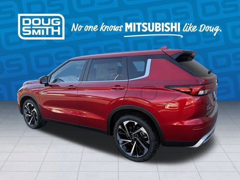 New 2025 Mitsubishi Outlander SE image 2