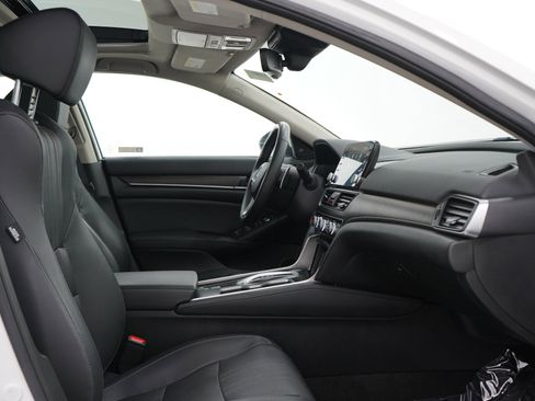 Used 2018 Honda Accord EX-L image 11