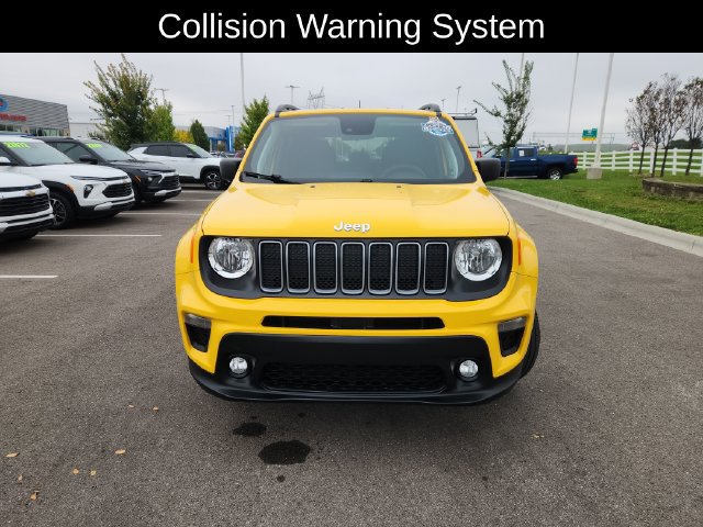 Used 2023 Jeep Renegade Latitude w/ Sun & Fun Group AWD/4WD image 2