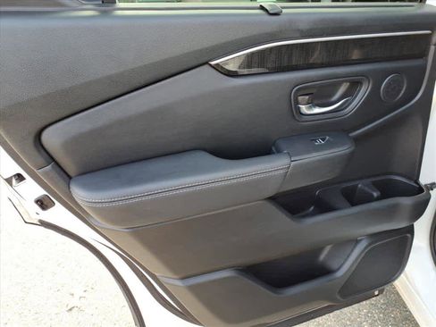 Used 2023 Honda Pilot Elite image 12