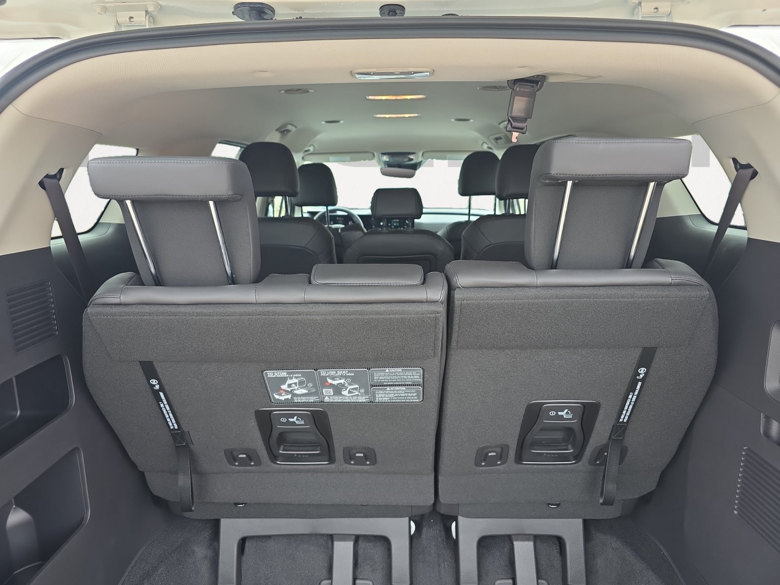 Certified 2026 Kia Carnival LX FWD image 10