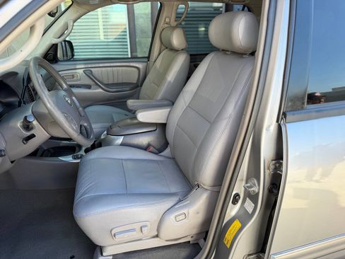 Used 2004 Toyota Sequoia Limited RWD image 11
