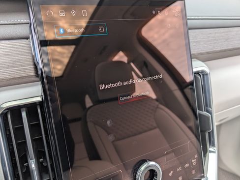 Used 2024 GMC Acadia Denali w/ Super Cruise Package image 31