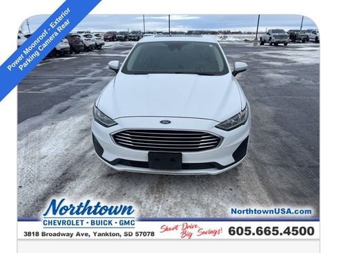 Used 2020 Ford Fusion SE image 2