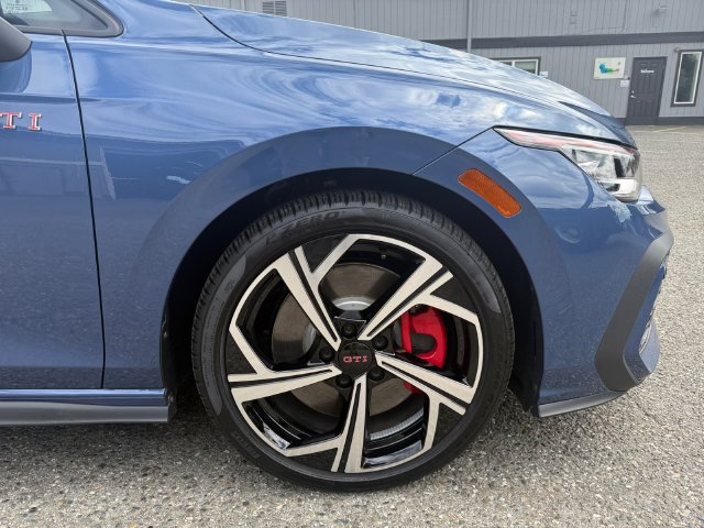Used 2026 Volkswagen GTI SE FWD image 28