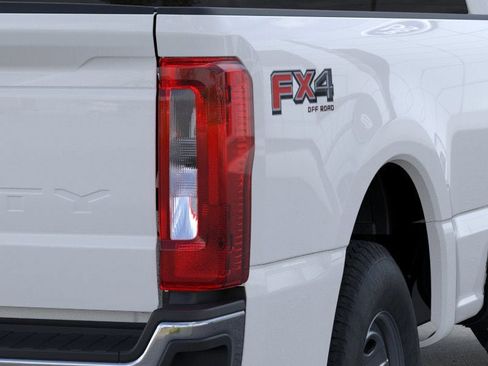 New 2026 Ford F250 XL w/ FX4 Off-Road Package image 21