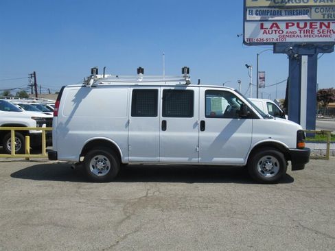 Used 2017 Chevrolet Express 2500 image 2