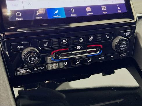 New 2025 Jeep Grand Cherokee Overland image 16