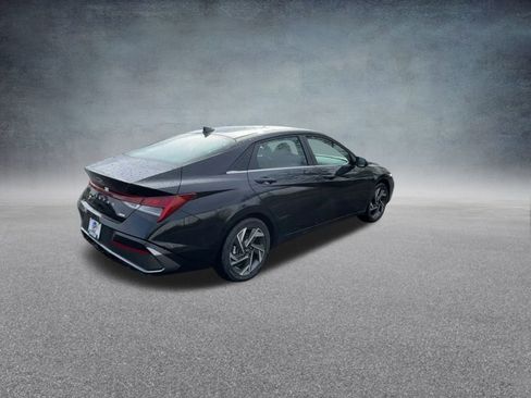 New 2025 Hyundai Elantra Limited image 22