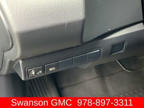Used 2020 Toyota Corolla LE FWD image 17