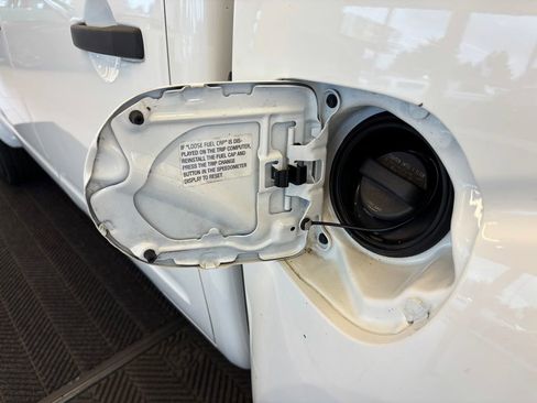 Used 2013 Nissan Frontier SV AWD/4WD image 26