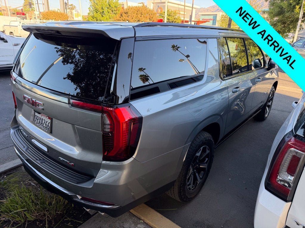 Used 2025 GMC Yukon XL AT4 w/ AT4 Premium Plus Package AWD/4WD image 3