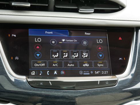 Certified 2024 Cadillac XT6 Premium Luxury w/ LPO, Floor Liner Package AWD/4WD image 23