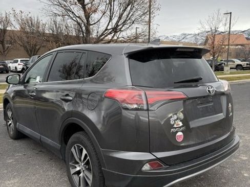 Used 2018 Toyota RAV4 XLE image 8