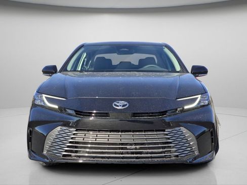 Used 2025 Toyota Camry XLE FWD image 14