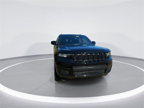 New 2025 Jeep Grand Cherokee L Altitude image 2