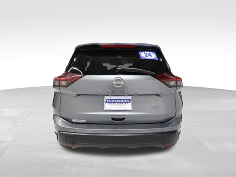 Used 2024 Nissan Rogue SV image 3
