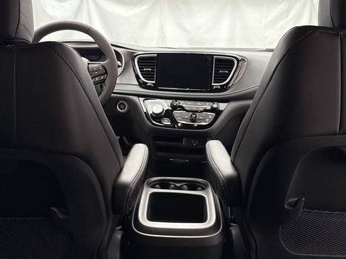 New 2026 Chrysler Pacifica Select w/ S Appearance Package image 35