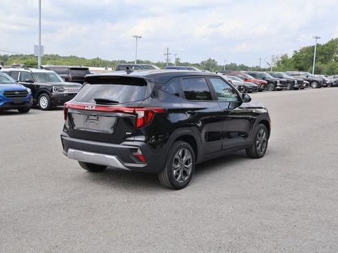 Used 2024 Kia Seltos LX AWD/4WD image 7