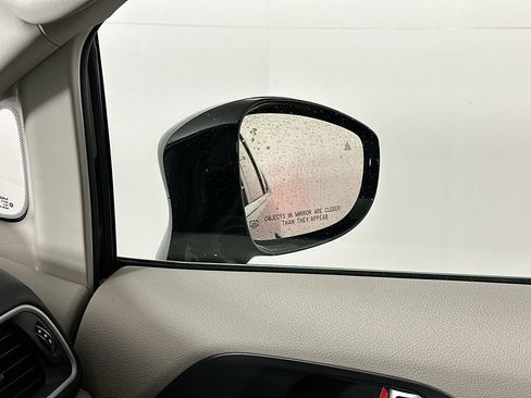 Certified 2024 Chrysler Pacifica Touring-L image 27