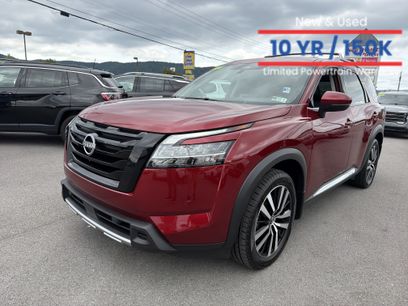 Used 2024 Nissan Pathfinder Platinum w/ Black Appearance Package