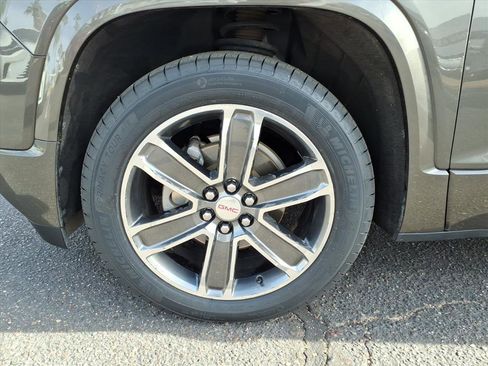 Used 2019 GMC Acadia Denali image 9