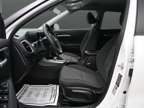 Used 2024 Kia Seltos LX AWD/4WD image 7
