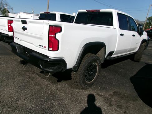 New 2026 Chevrolet Silverado 2500 ZR2 image 15