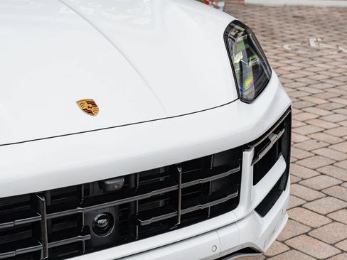 Used 2024 Porsche Cayenne Coupe AWD/4WD image 12