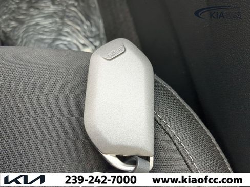 New 2025 Kia Sorento LX image 27